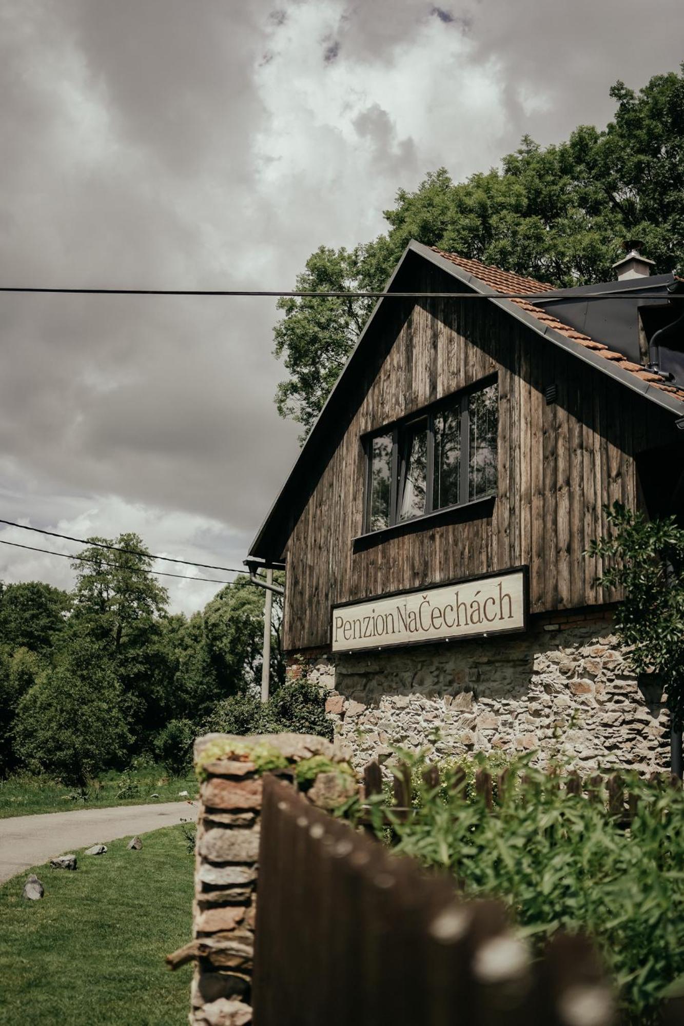 Restaurant A Penzion Na Cechach Otel Korouhev Dış mekan fotoğraf